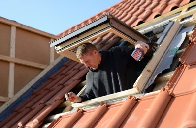 Pose de fenêtres de toit Velux à Courdemanche